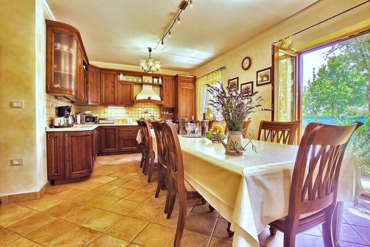 Holiday Home Sarita Šišan Buitenkant foto