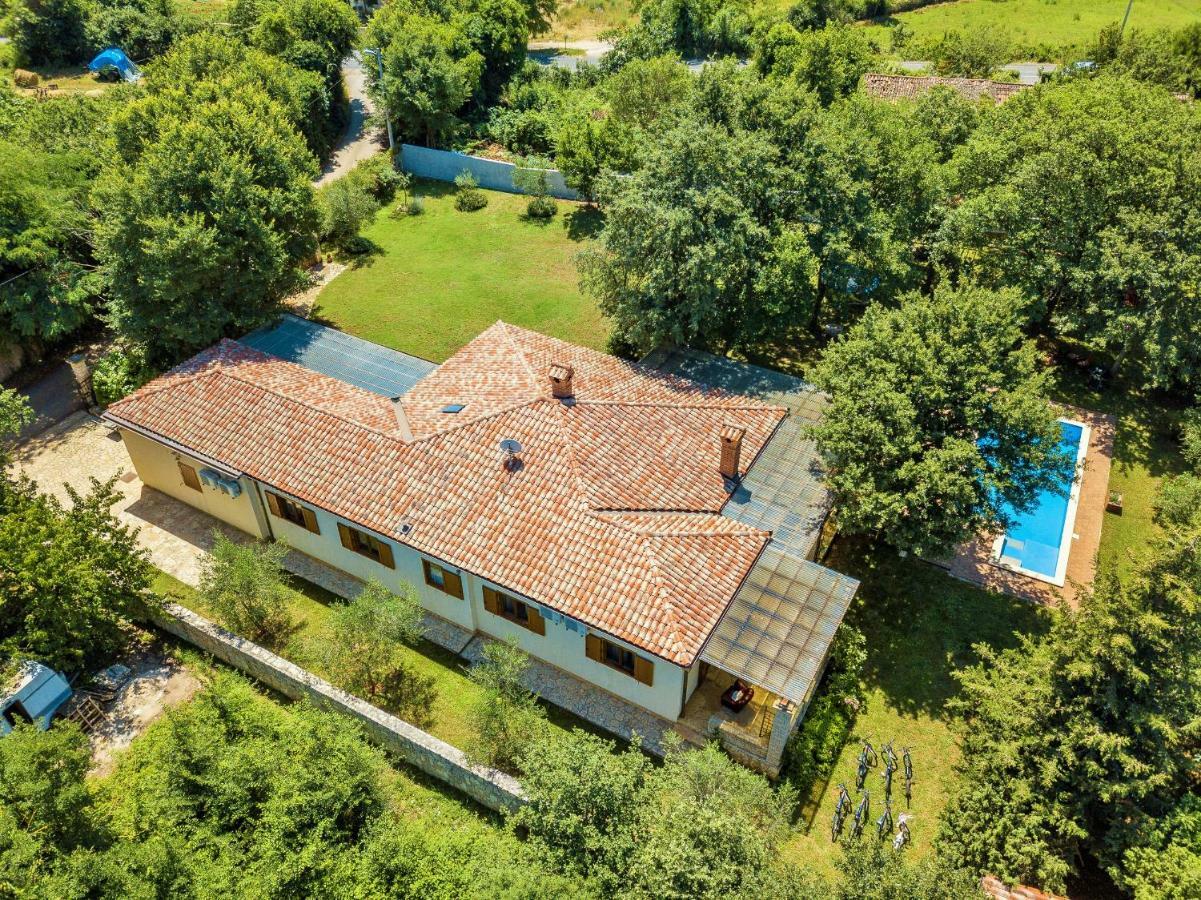 Holiday Home Sarita Šišan Buitenkant foto