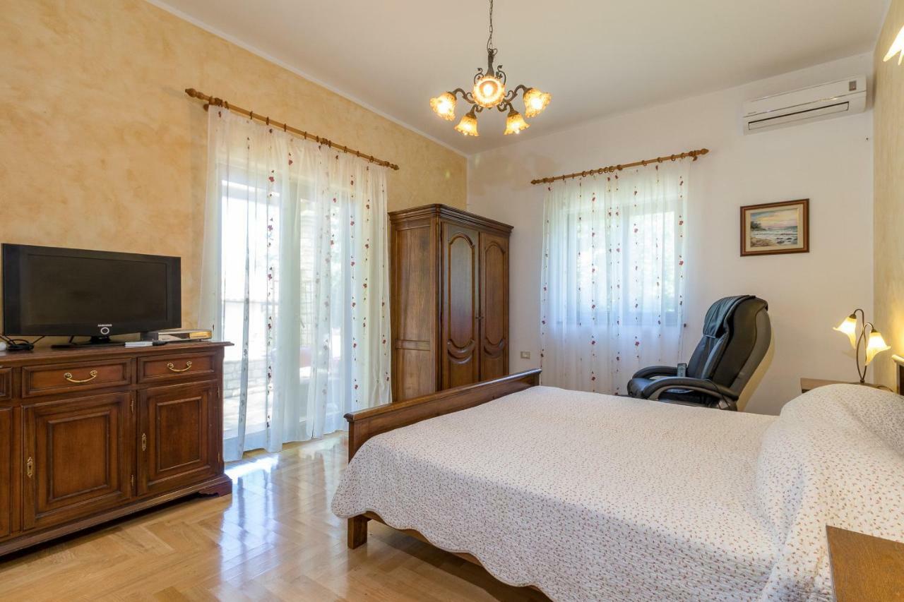 Holiday Home Sarita Šišan Buitenkant foto